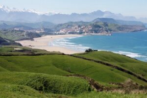 Playa-de-Meron-en-San-Vicente-de-la-Barquera-Cantabria-C-800x533