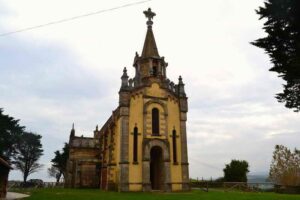Ermita-de-Nuestra-Senora-de-los-Remedios-en-Liandres-Ruiloba-a-800x533